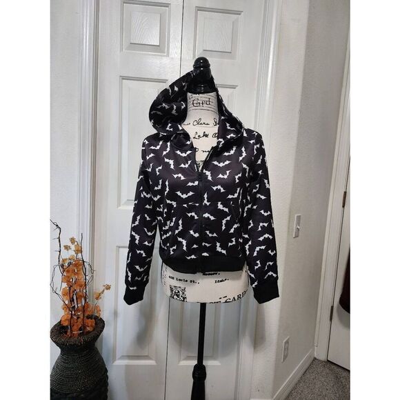 Cropped Bat Hooded Jacket Size S/M - Picture 2 of 3